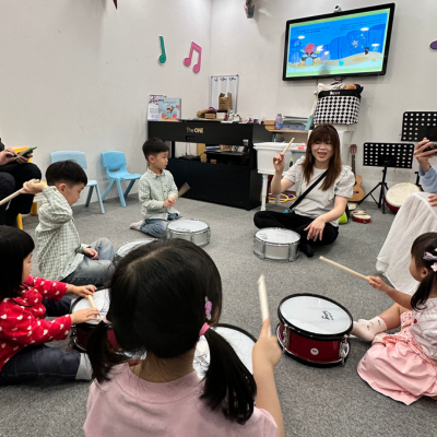 頌音樂唱遊班